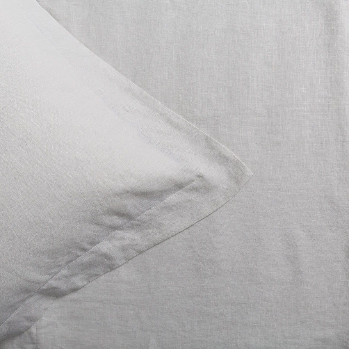 Natural French Linen Bedding And Bed Sheets - breathable, close-up detail 3 | Soak and Sleep