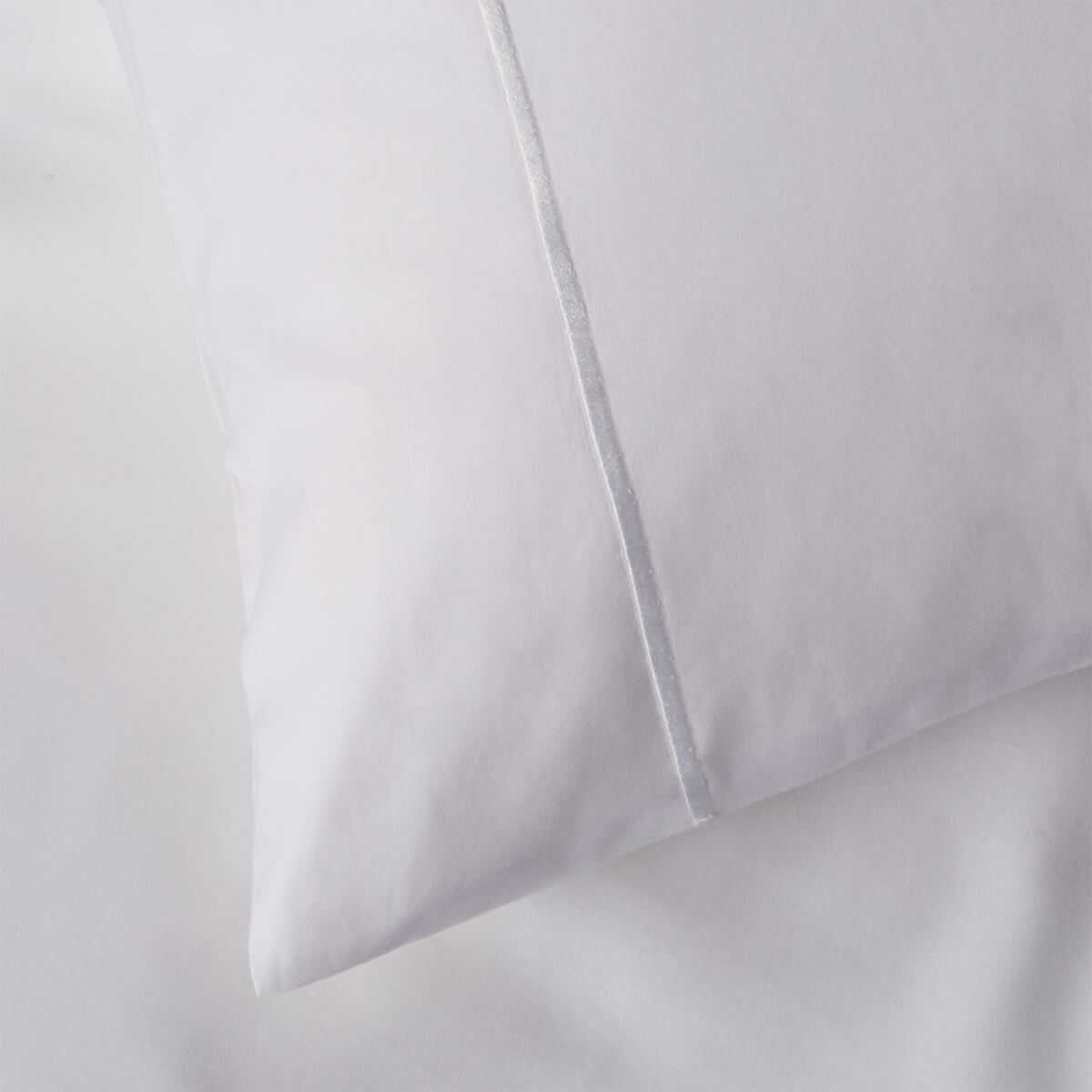 White 400 Thread Count Egyptian Cotton Bedding And Sheets - sateen, breathable, close-up detail 2 | Soak and Sleep