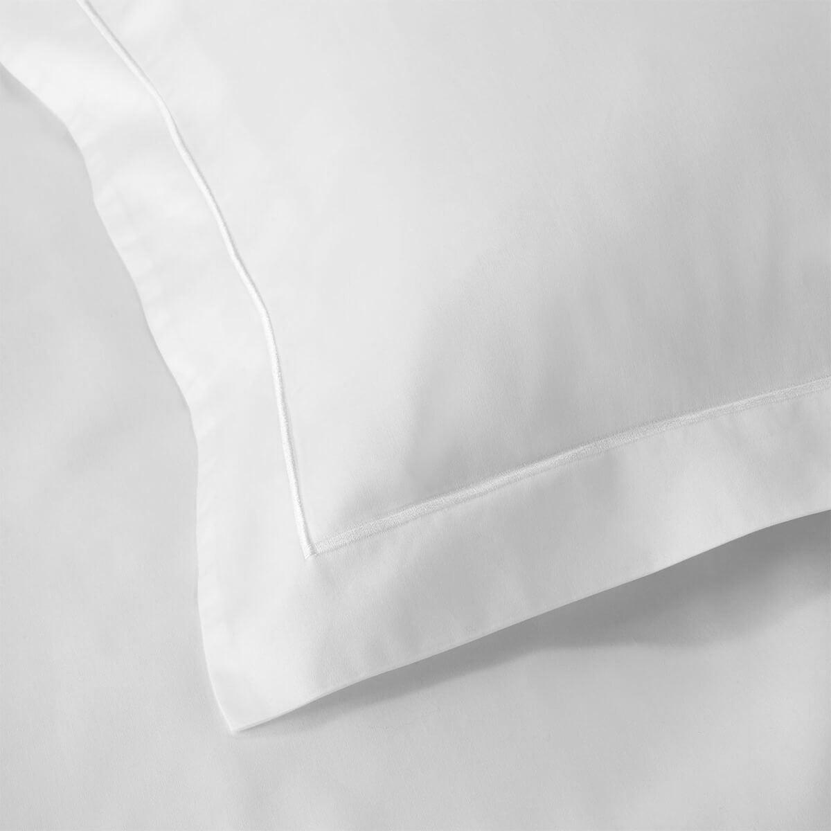 White 600 Thread Count Egyptian Cotton Bed Sets close-up detail 1 | Soak and Sleep