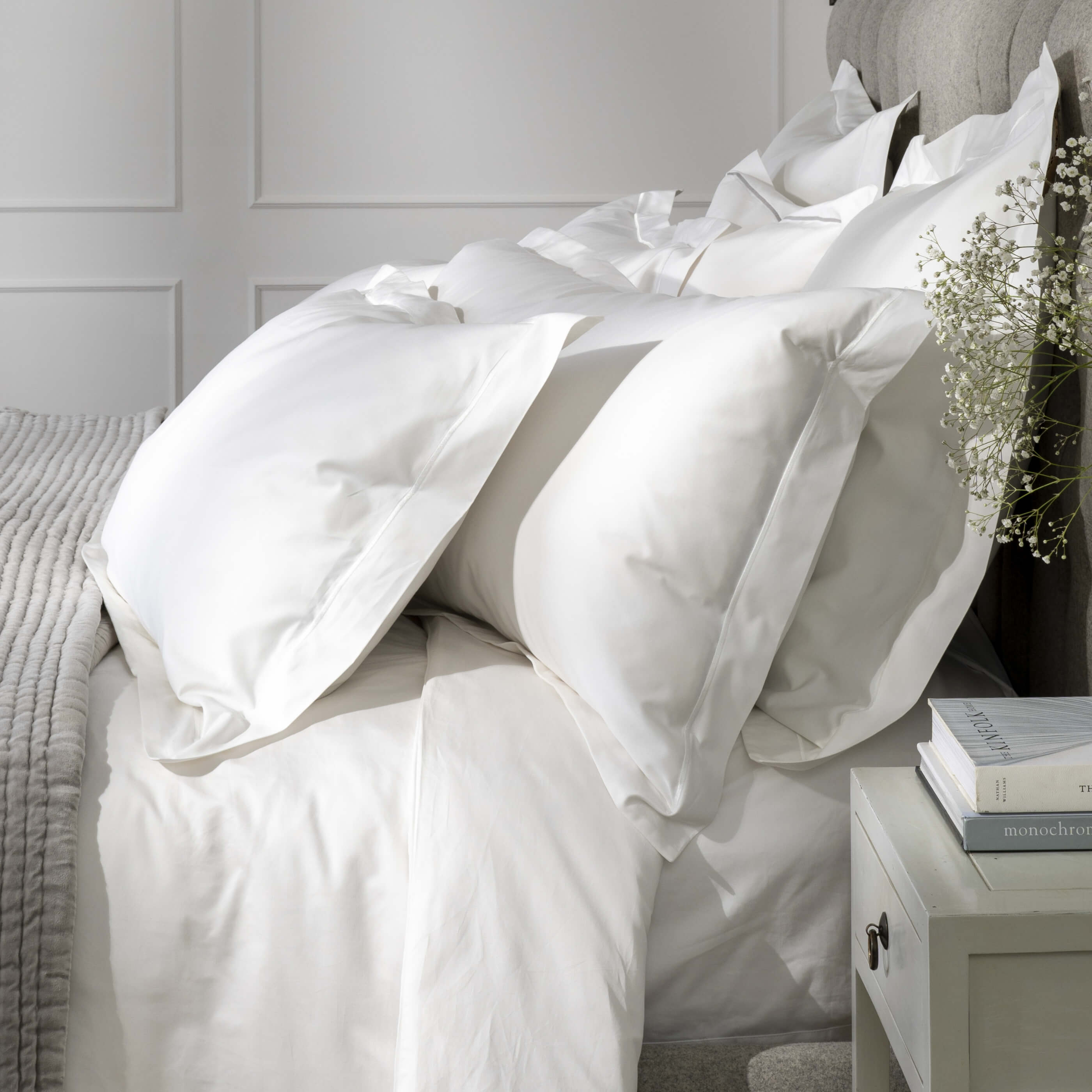 White 600 Thread Count Egyptian Cotton Bedding And Sheets - linen, close-up detail 6 | Soak and Sleep