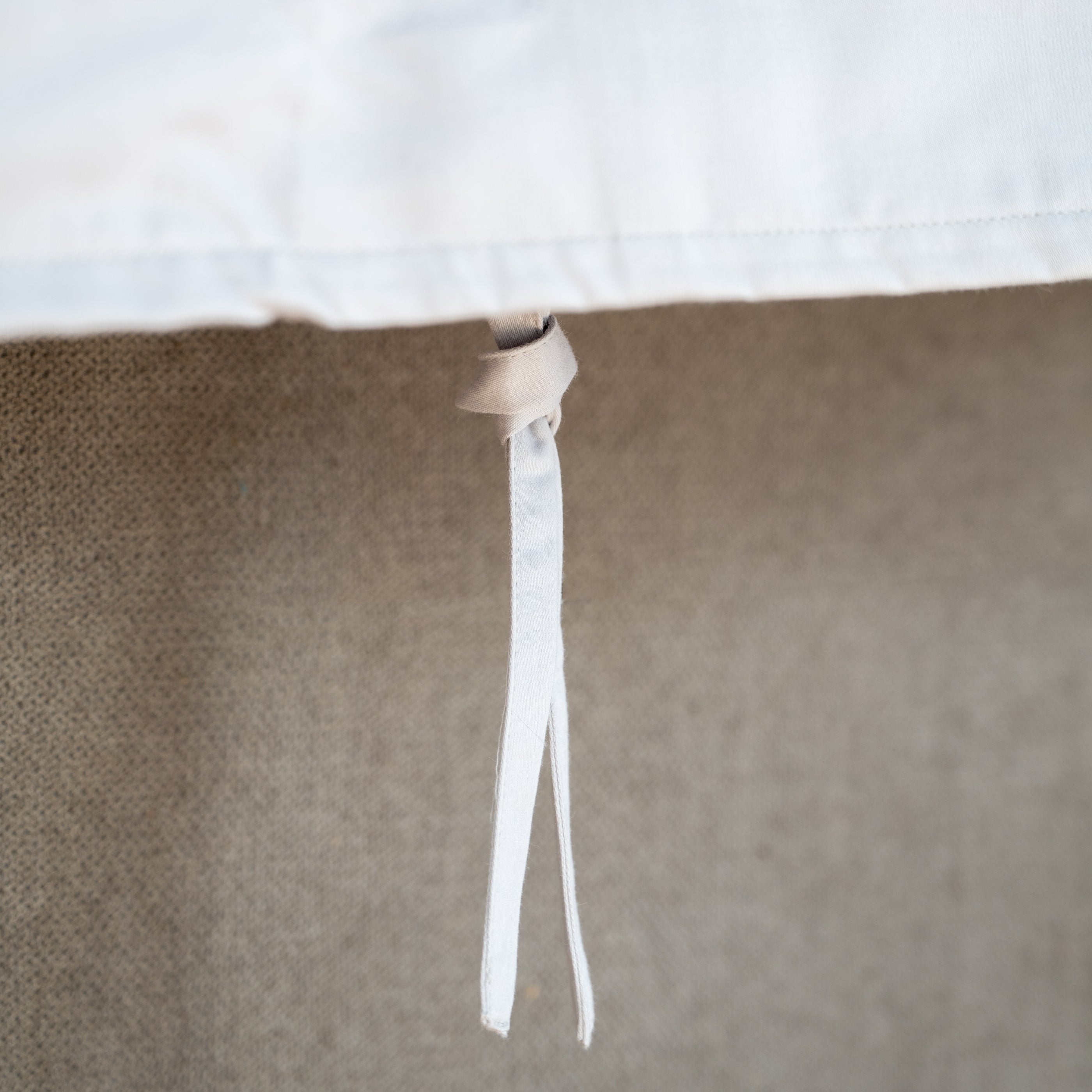 Light Grey 600 Thread Count Egyptian Cotton Bedding And Sheets - linen, close-up detail 4 | Soak and Sleep
