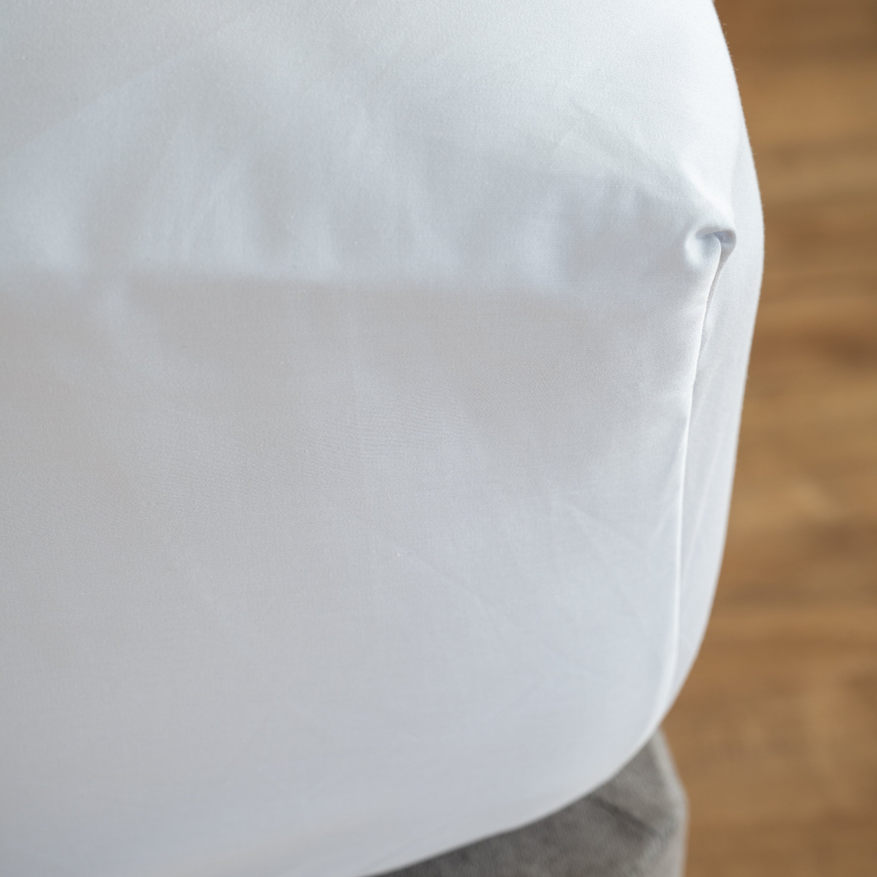 Light Grey 600 Thread Count Egyptian Cotton Bedding And Sheets - linen, close-up detail 3 | Soak and Sleep