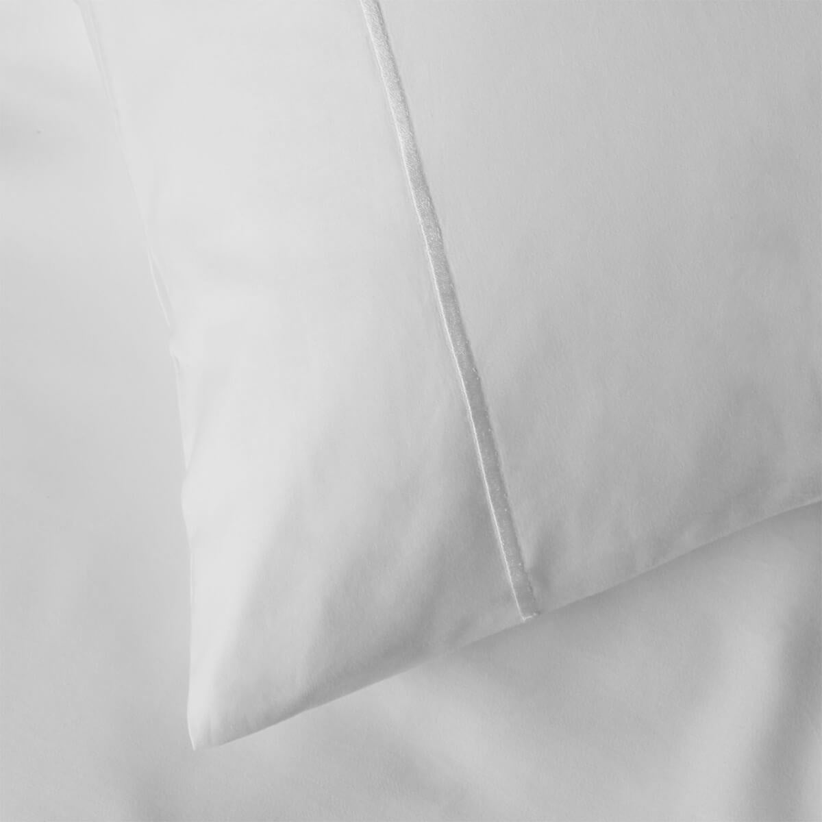 White 600 Thread Count Egyptian Cotton Bedding And Sheets - linen, close-up detail 3 | Soak and Sleep