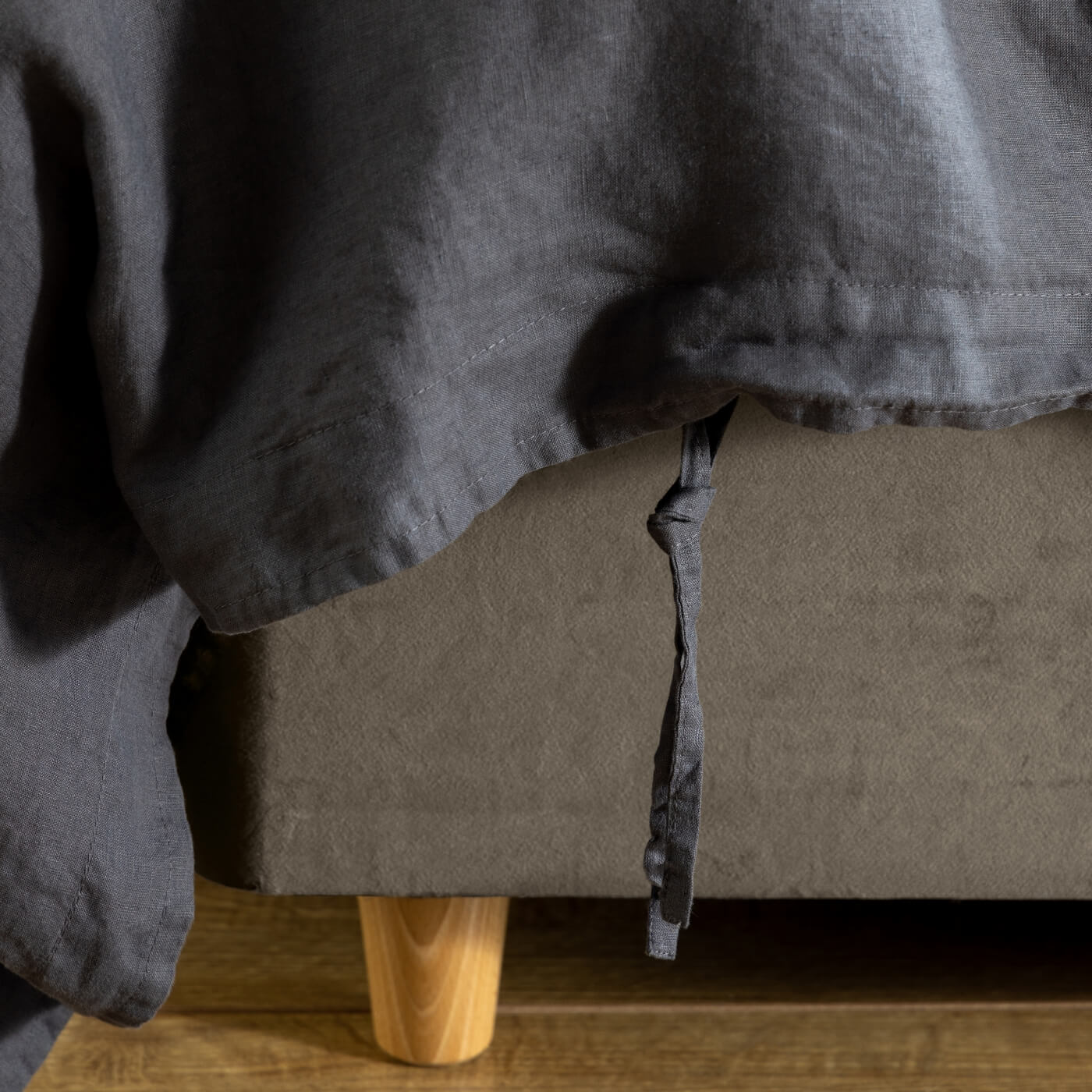 Midnight Grey French Linen Pillowcases close-up detail 4 | Soak and Sleep