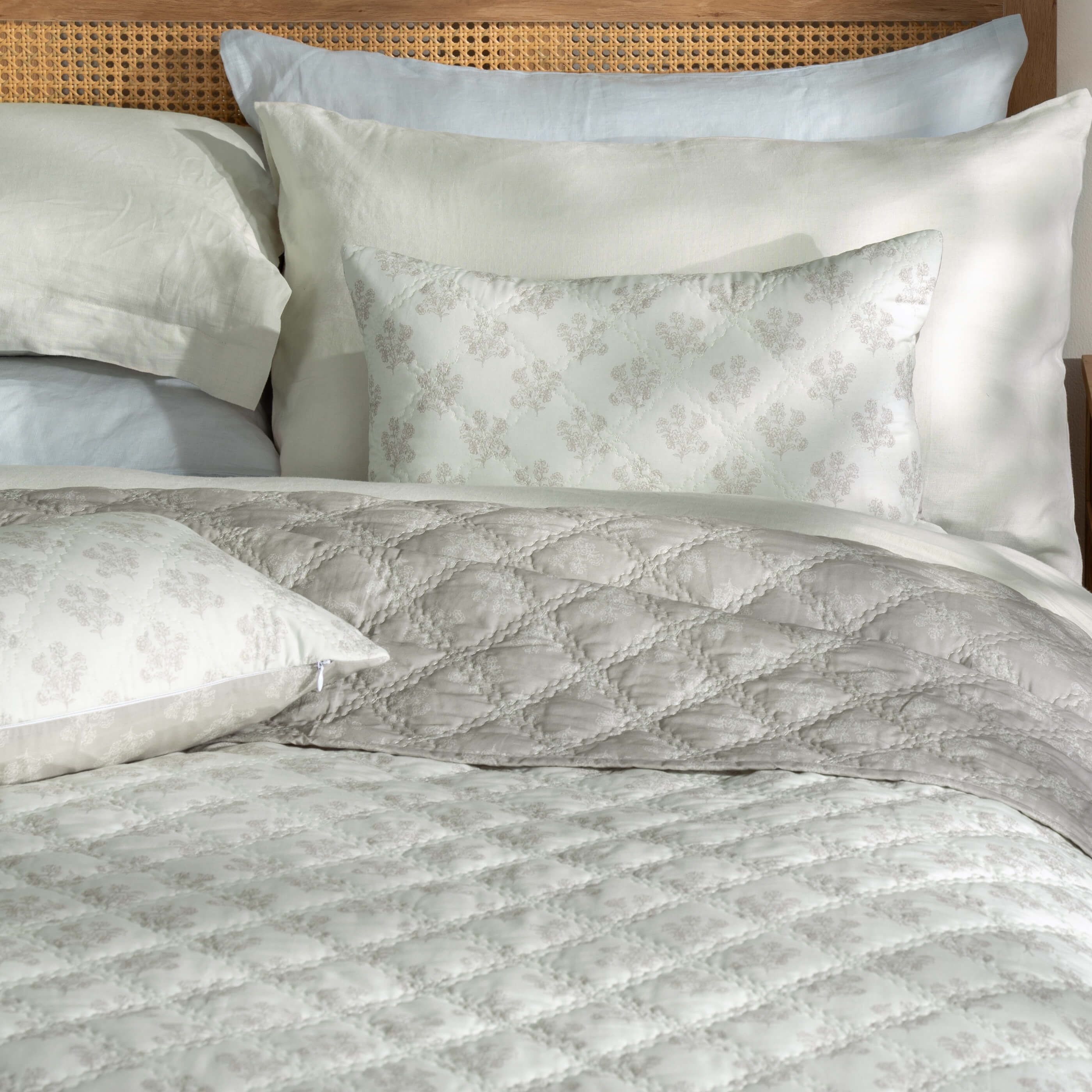 Natural Reversible Floral Print Bedspreads & Cushion Covers