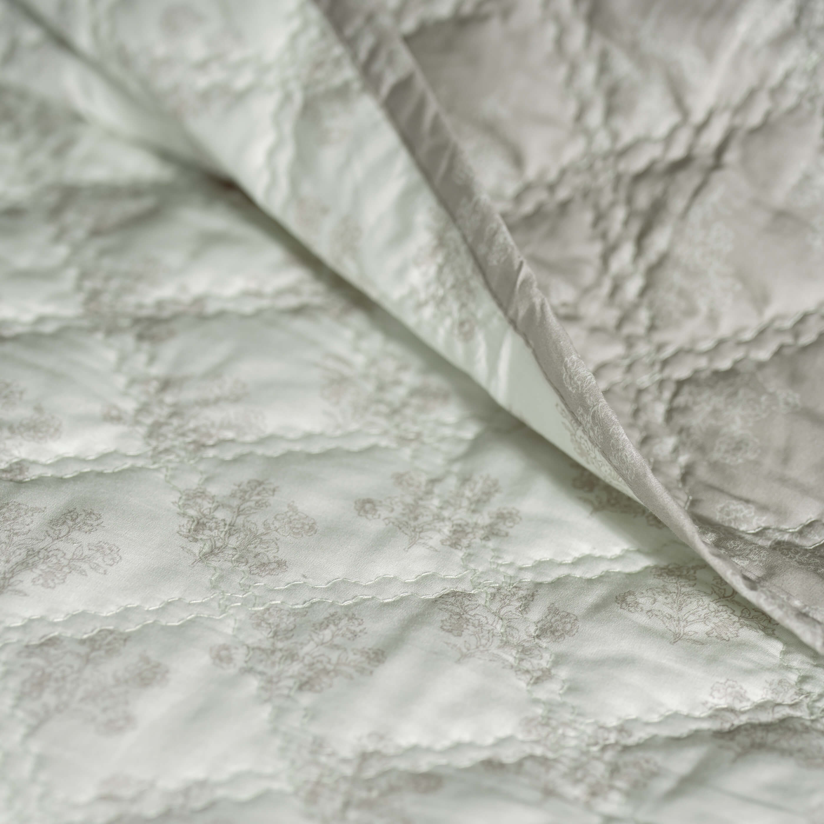 Natural Reversible Floral Print Bedspreads & Cushion Covers
