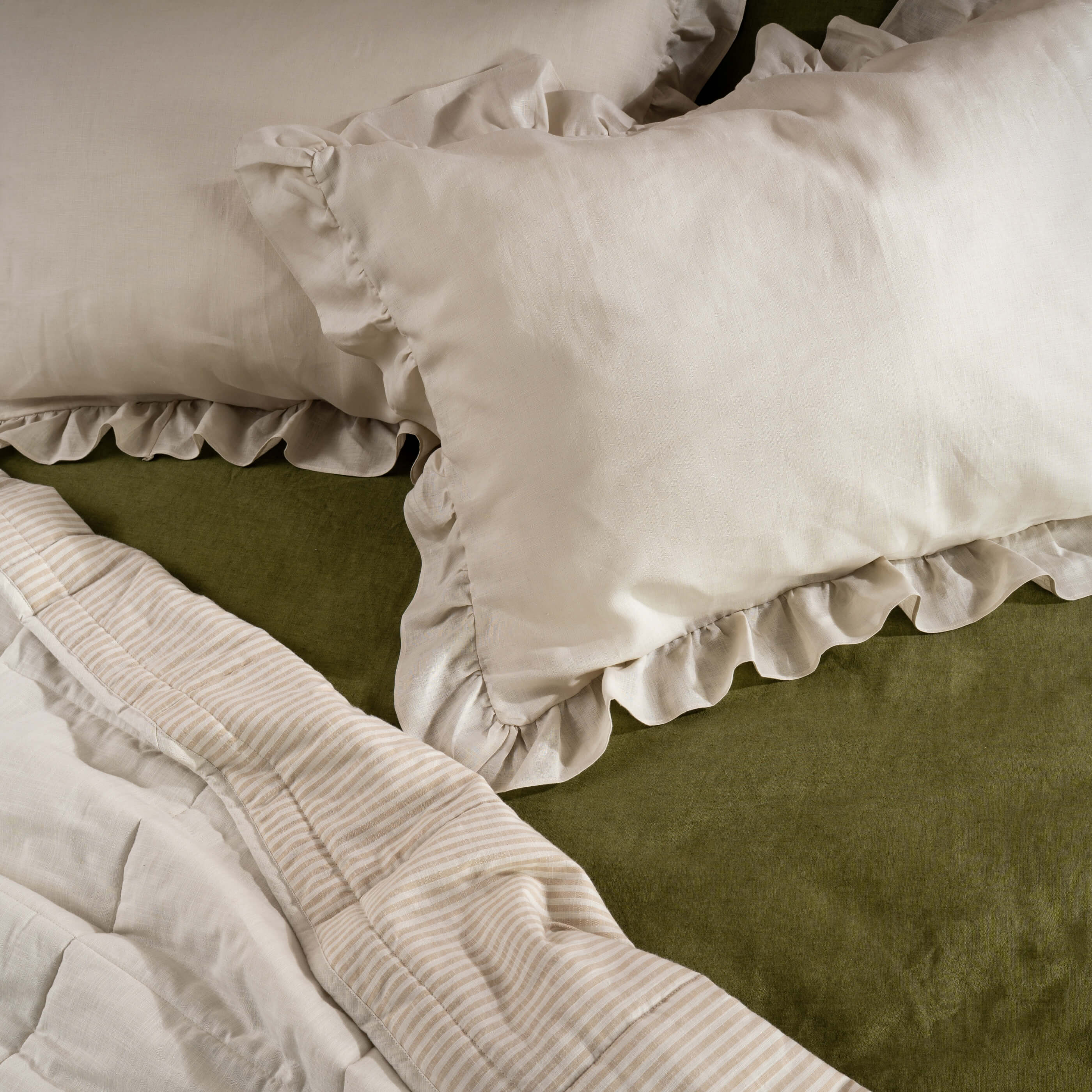 Ruffled French Linen Standard Oxford Pillowcases