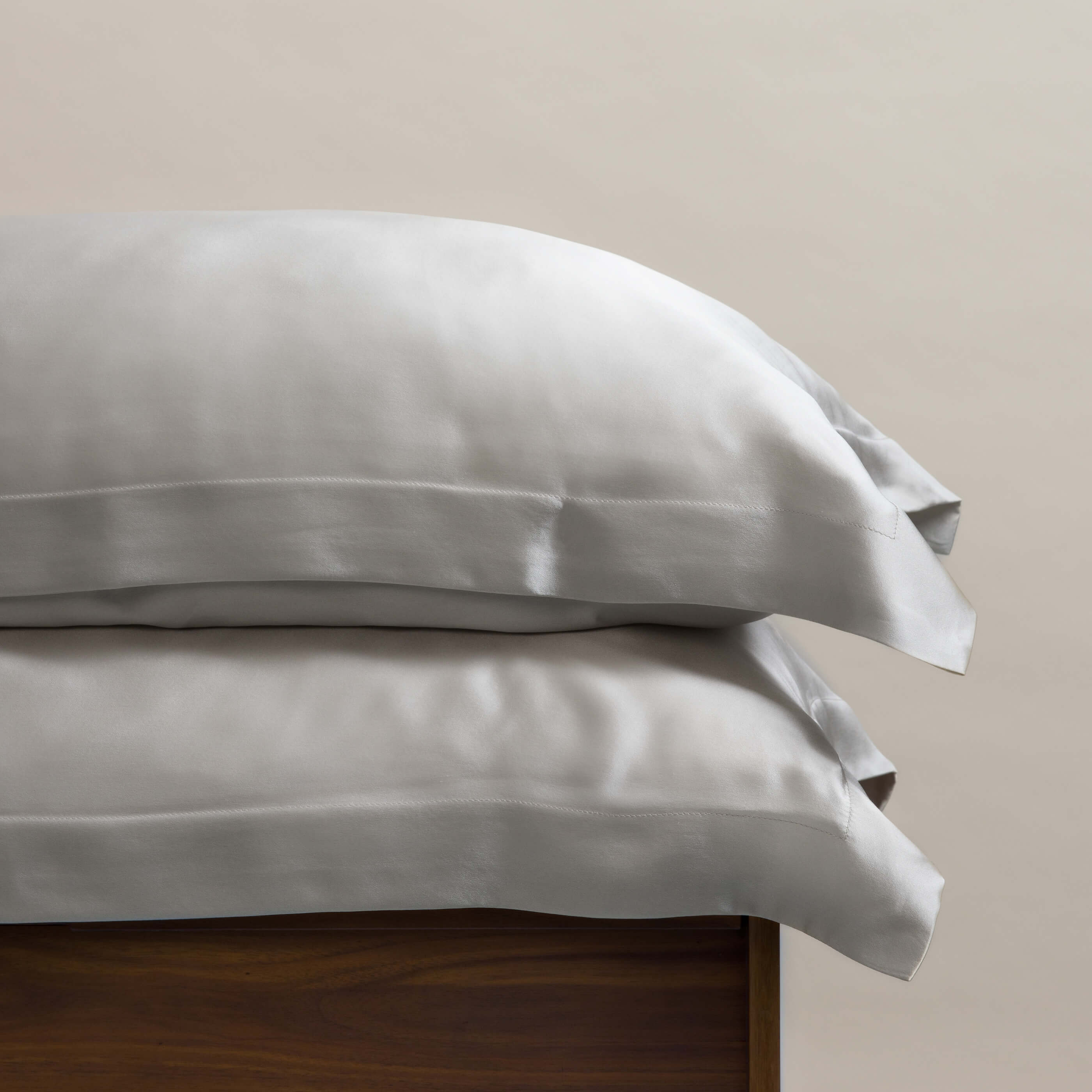 Antique Silver Pure Mulberry Silk Bedding & Bed Sheets close-up detail 4 | Soak and Sleep