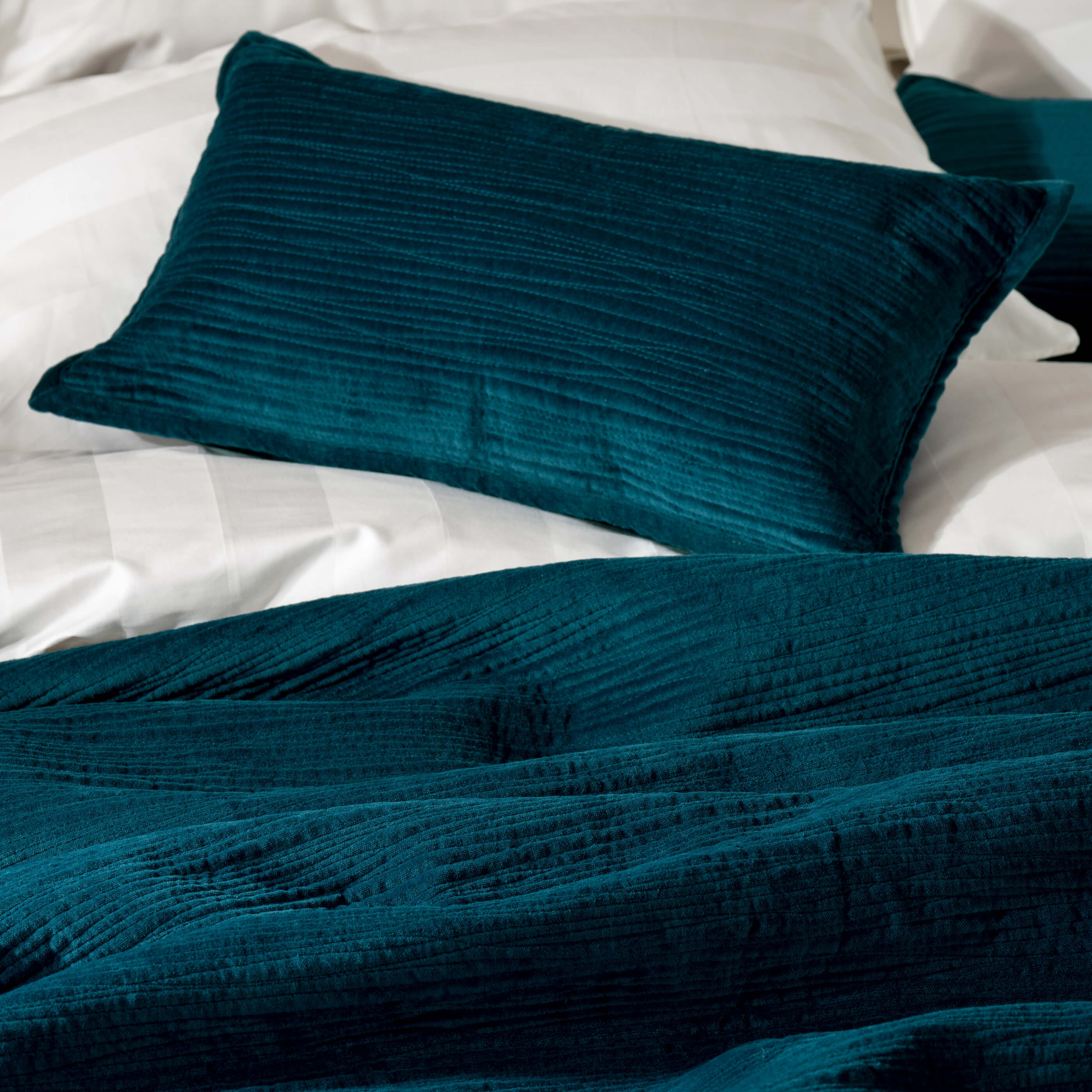 Textured Velvet Bedspread & Cushion Covers