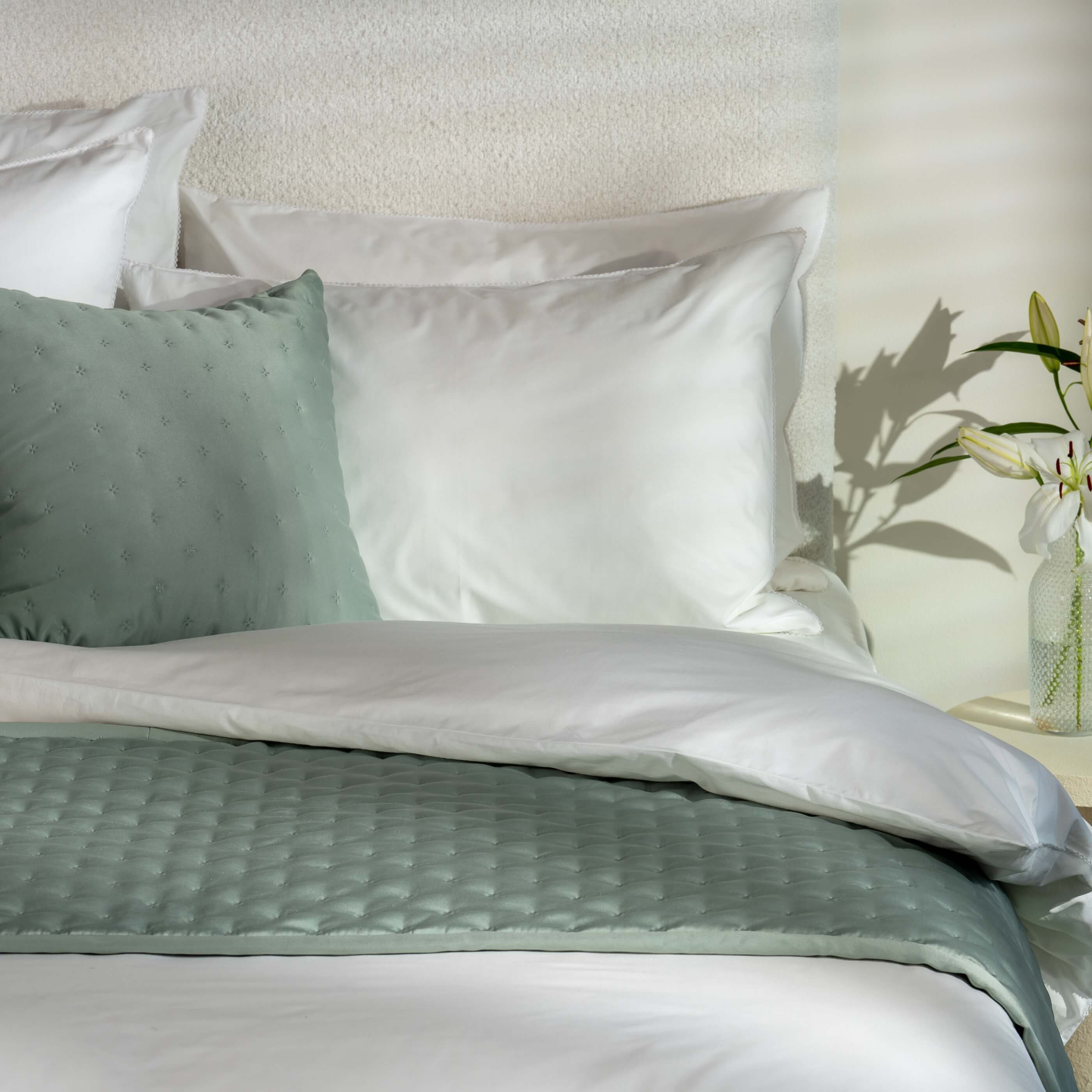 White Scallop Edge Bedding Sets