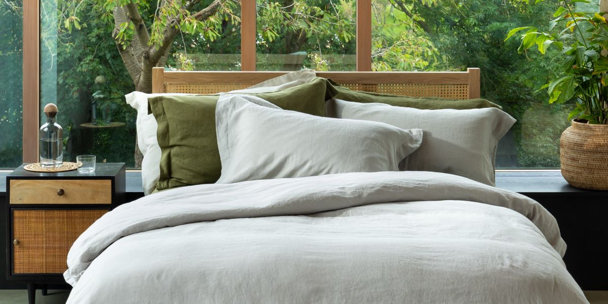 What is a duvet cover set?