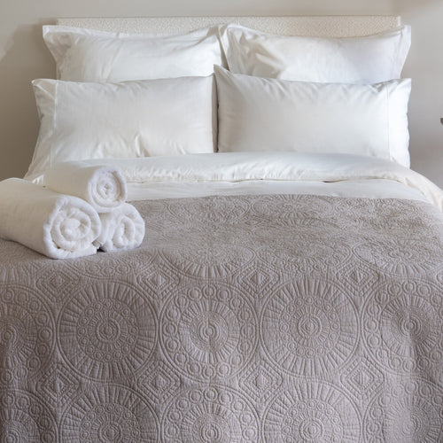 Grey Bedspreads & Throws