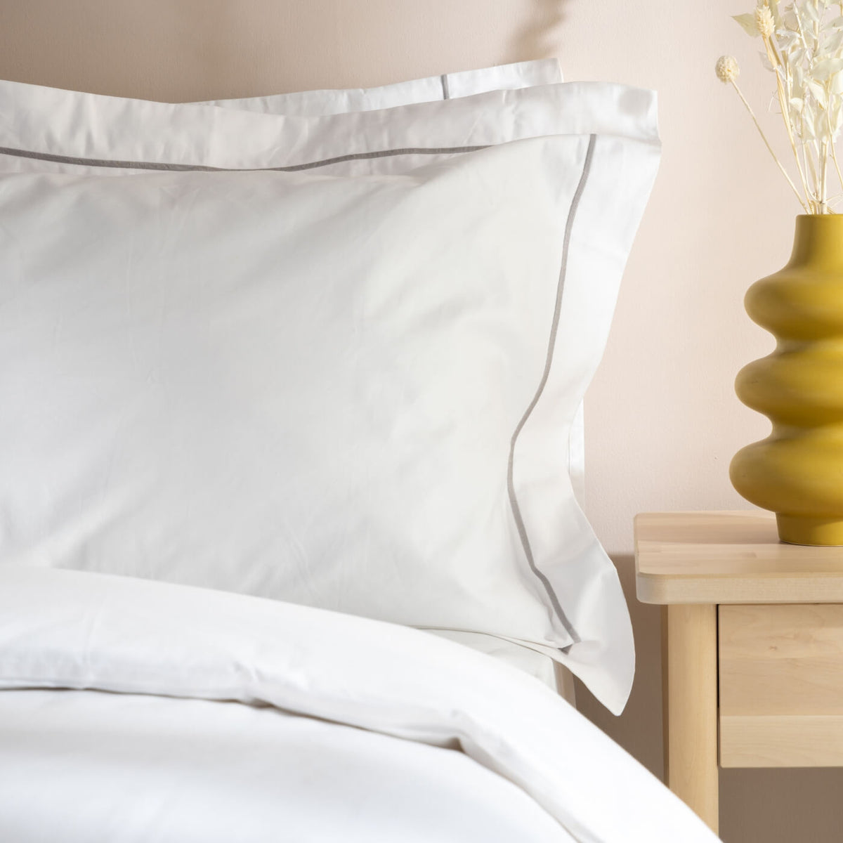 White/Grey 600 Thread Count Egyptian Cotton Pillowcase