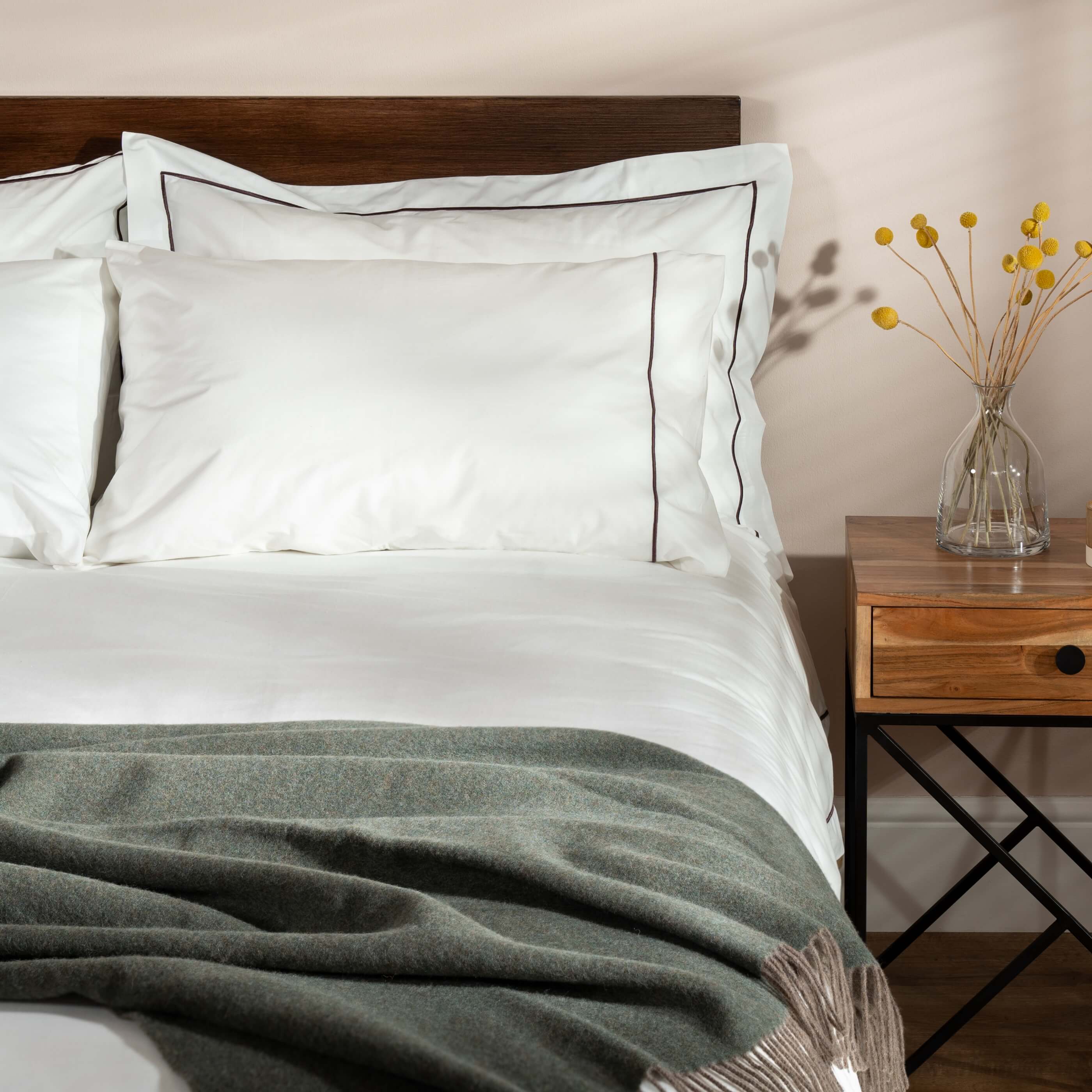 White/Blackberry 200 Thread Count Egyptian Cotton Duvet Cover