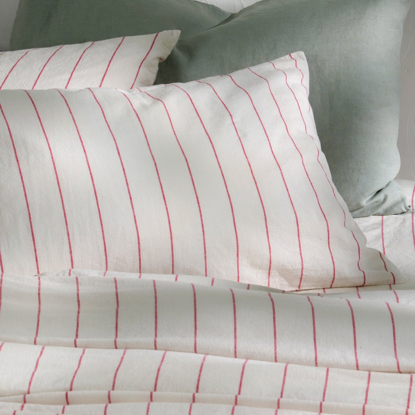 White/Fuchsia Linen & Cotton Blend Duvet Sets