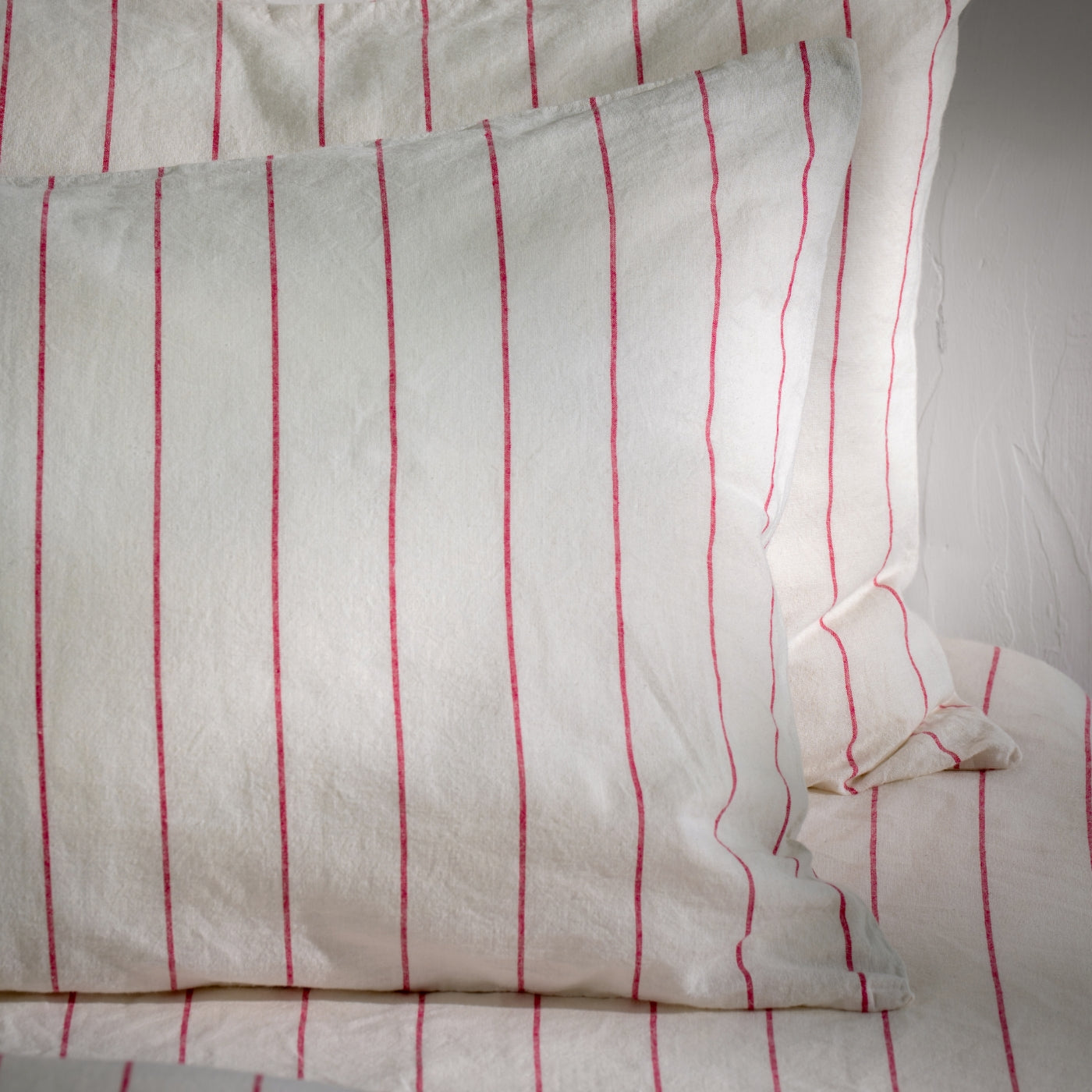 White/Fuchsia Linen & Cotton Blend Duvet Sets