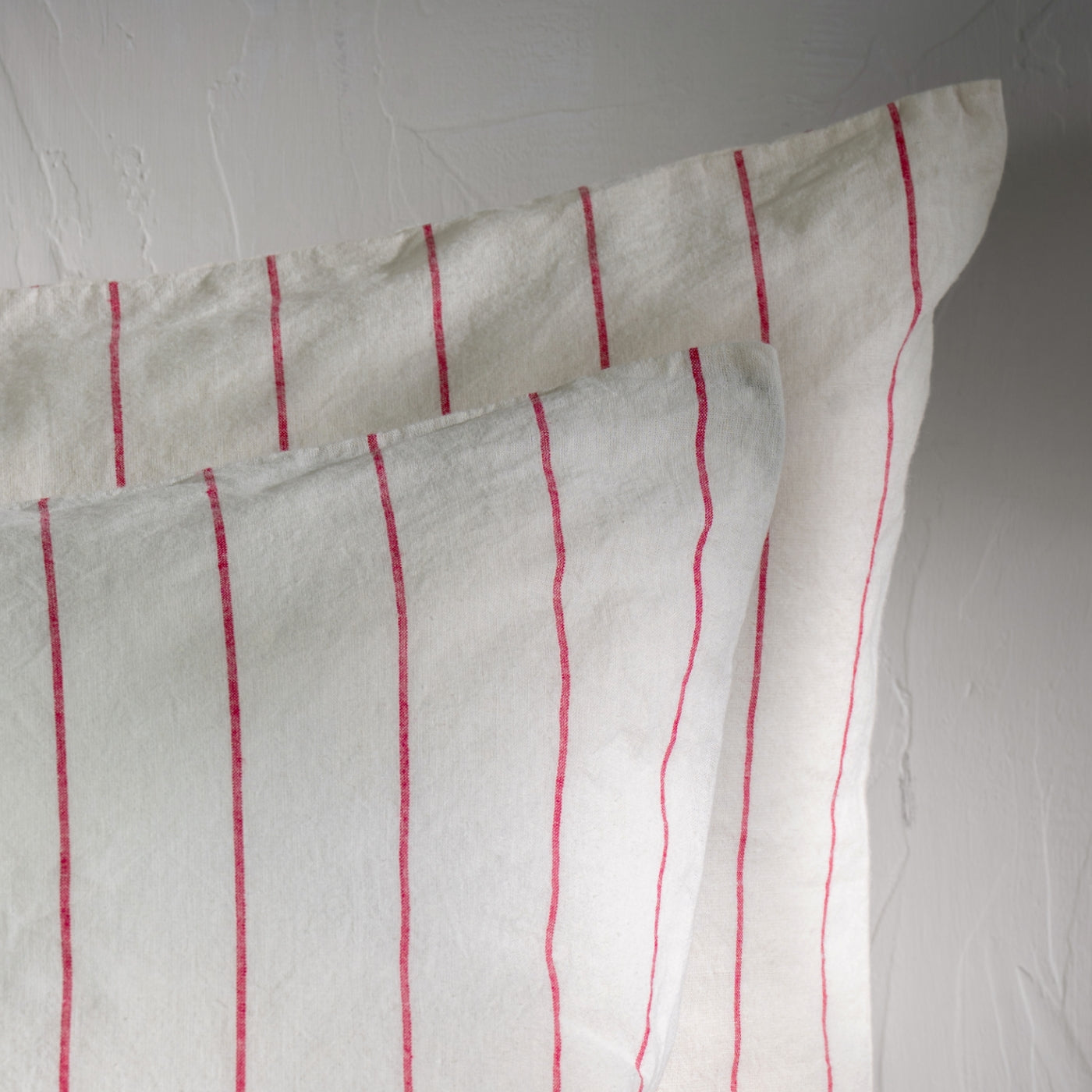 White/Fuchsia Linen & Cotton Blend Duvet Sets