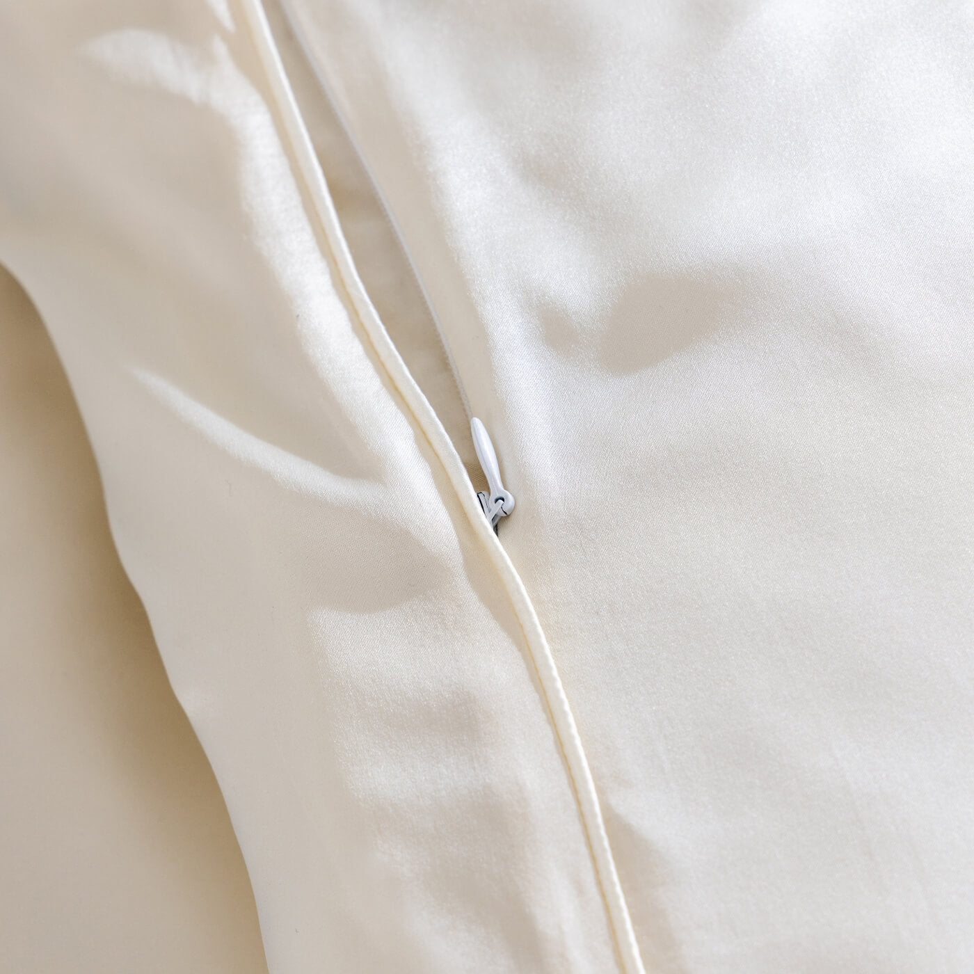 Ivory Mulberry Silk Duvet Cover close-up detail 4 | Soak and Sleep
