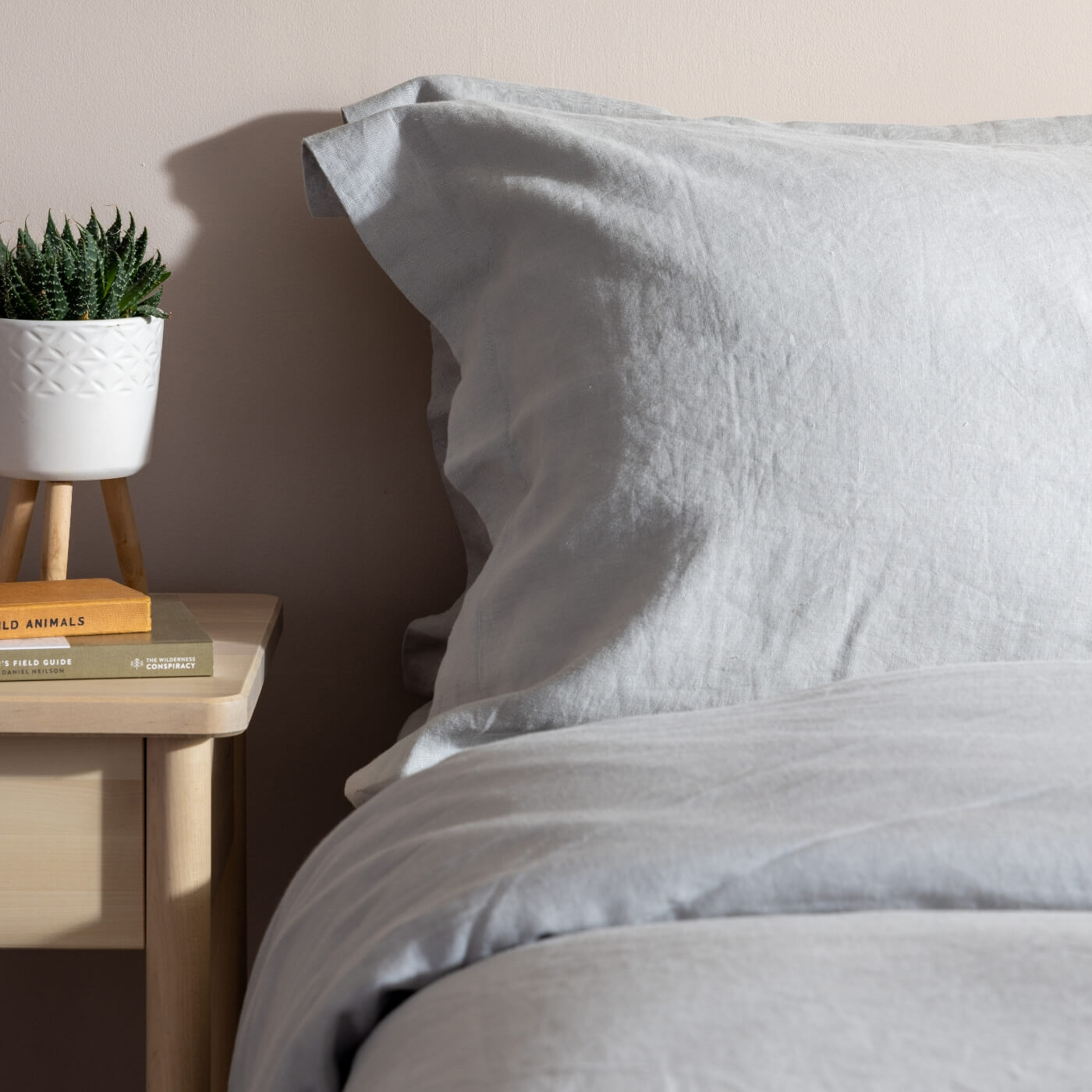 [DEALS] Light Grey French Linen Bed Set