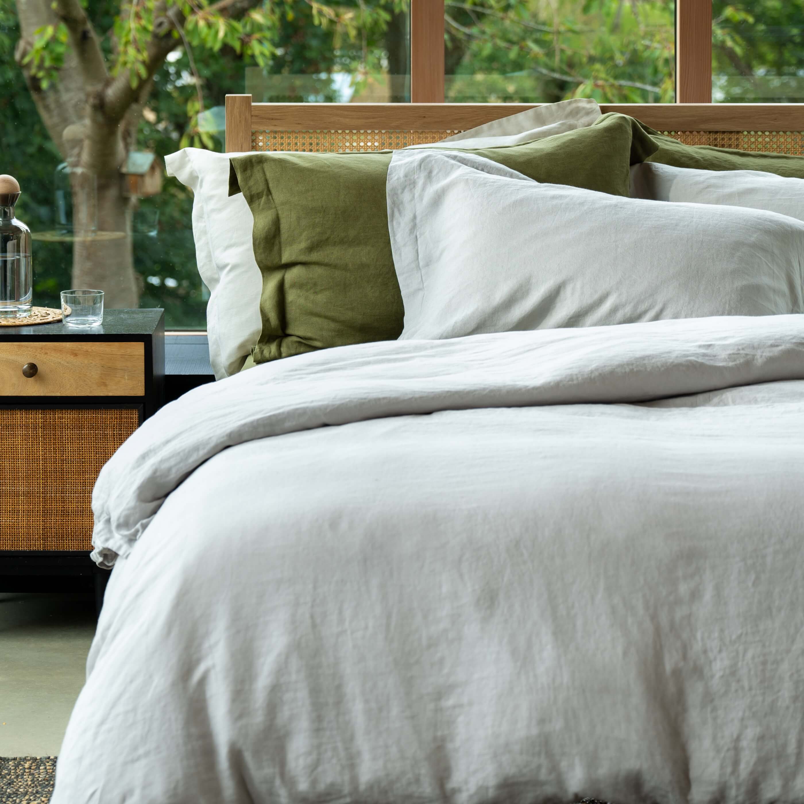 [DEALS] Light Grey French Linen Bed Set