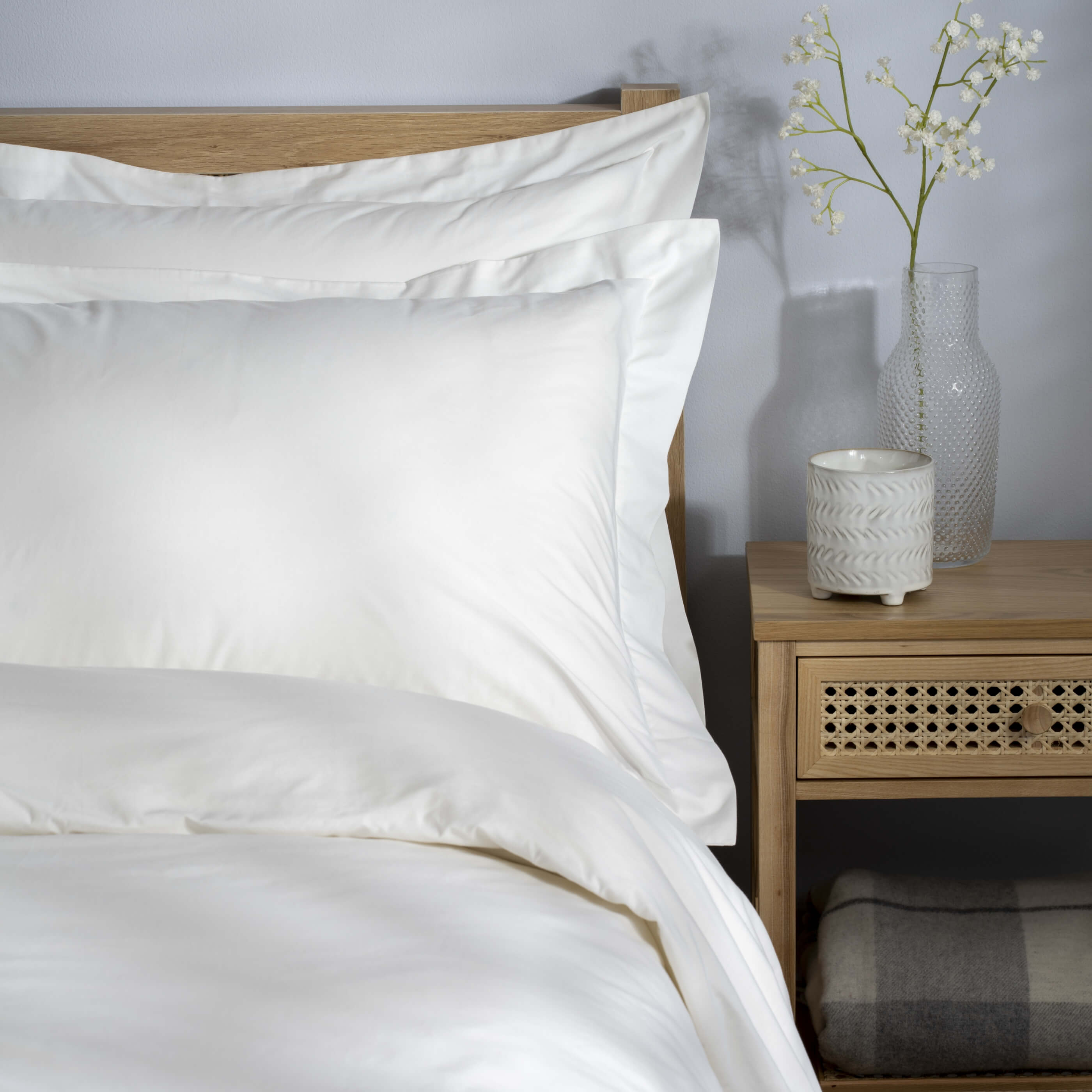 White Special Buy 200 Thread Count Egyptian Cotton Bed Set