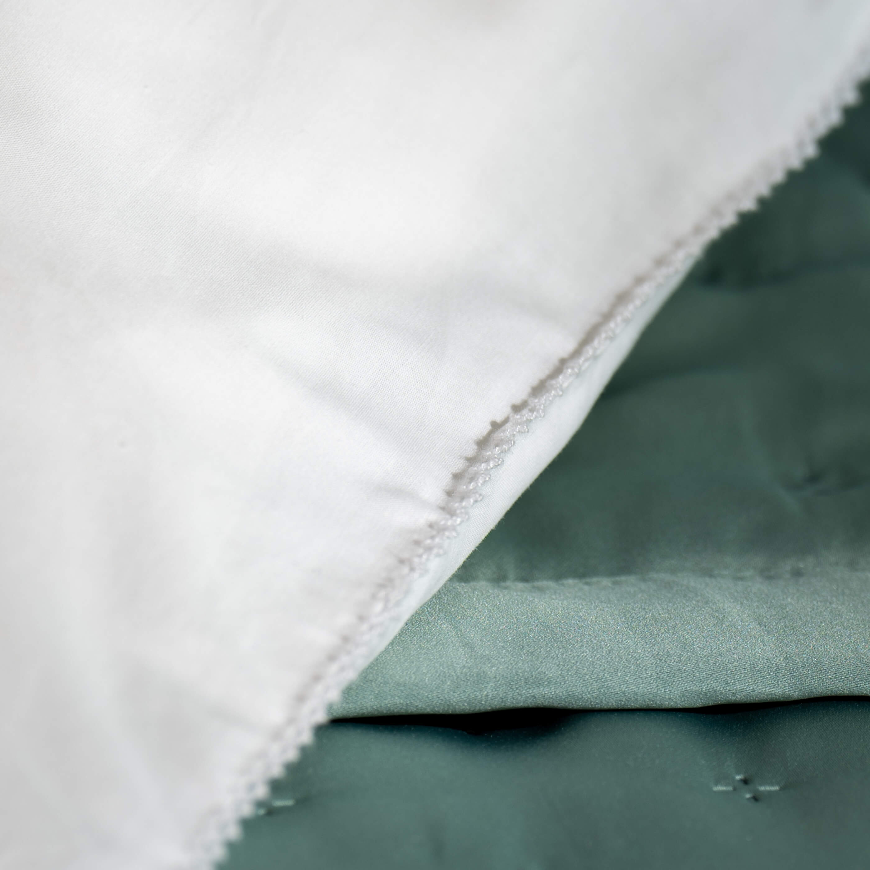White Scallop Edge Bedding