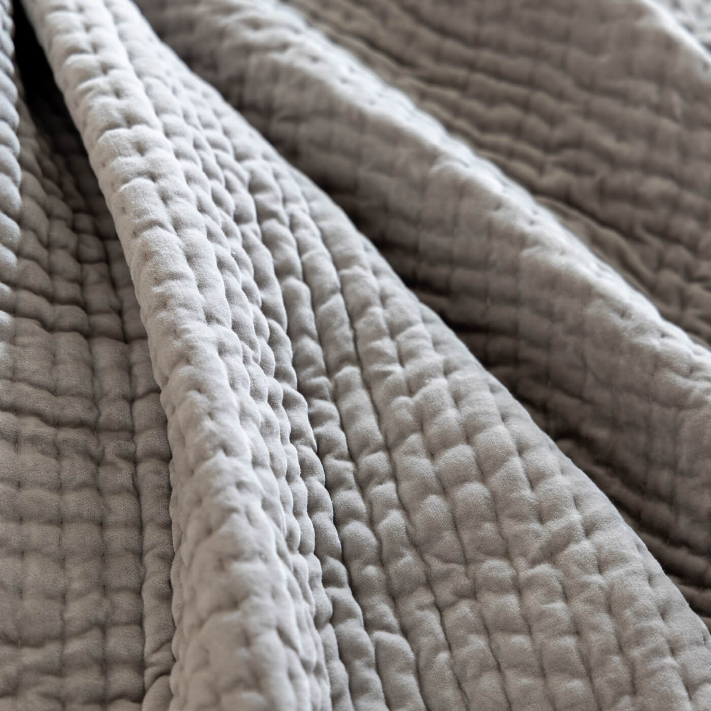 Grey Bedspreads & Throws