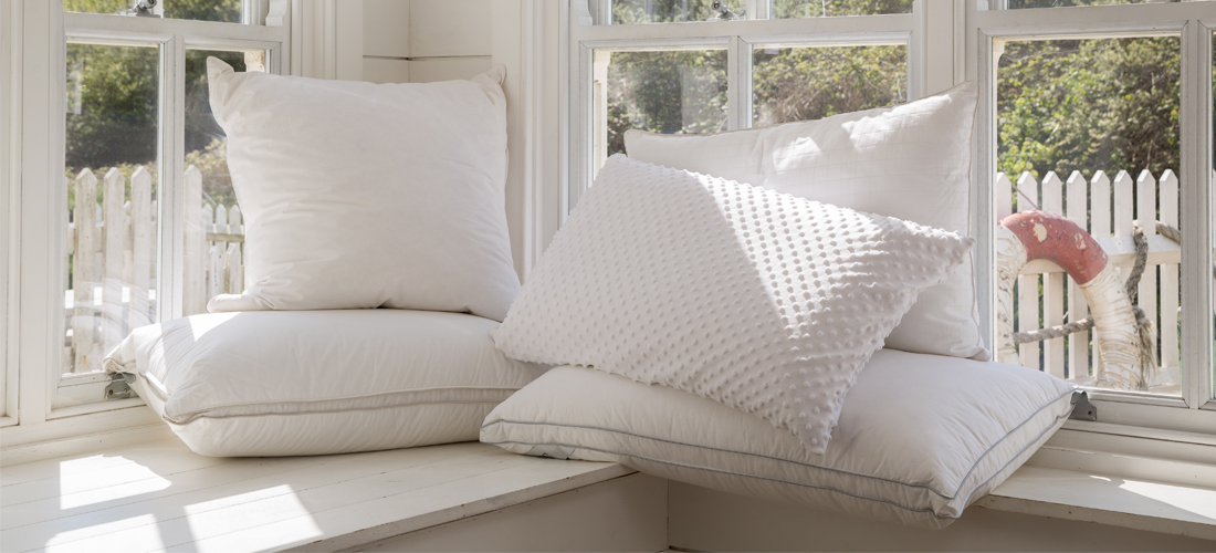 Ten reasons why a pillow is a holiday essential I Soak&Sleep