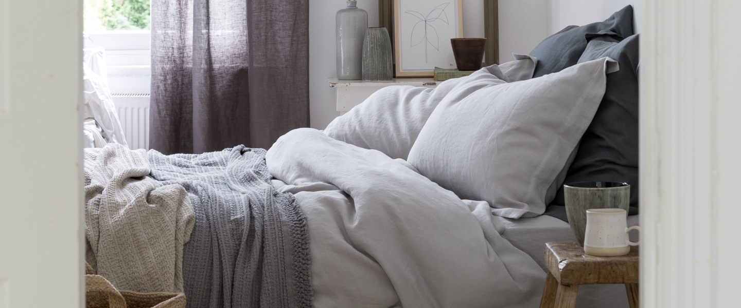 Soak&Sleep | French Linen bedding, navy/grey tones