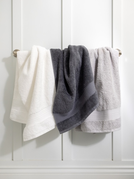Soak&Sleep Egyptian Cotton Towels in white, grey and smoke