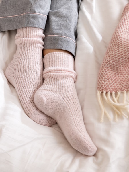 Soak&Sleep's Pure Cashmere socks in blush pink